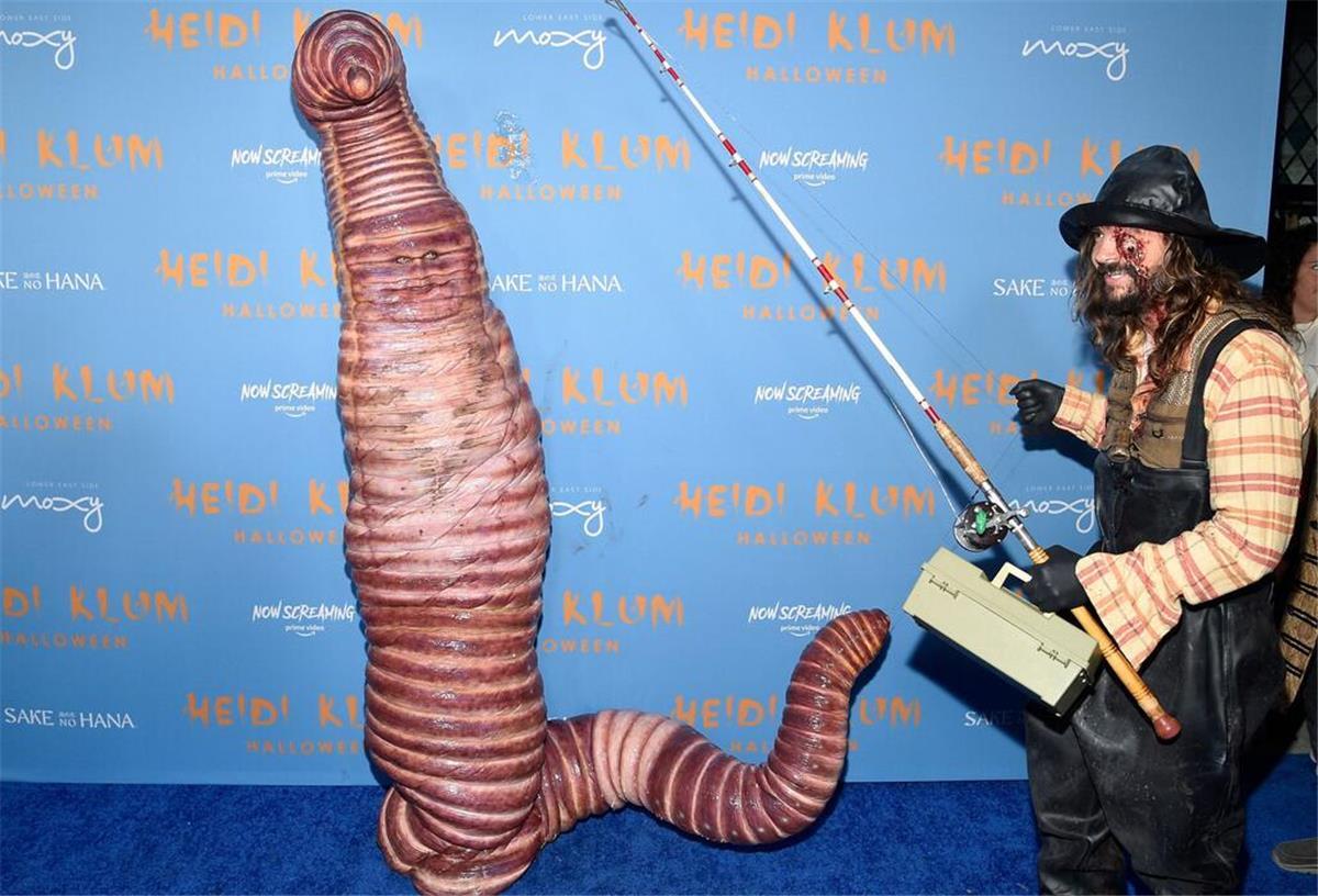Glühender Finger und Kulleraugen: Heidi Klum ist E.T. Die vielleicht aufwendigste Verkleidung: Heidi Klum als Wurm - im Jahr 2022. (Archivbild)