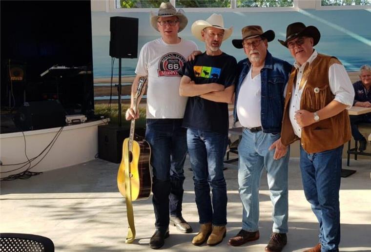 Vier Cowboys machen die Alte Post in Beers zum Saloon Die vier Musiker von Texas 45