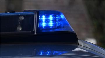 Die vier Insassen des Wagens wurden den Angaben nach nicht verletzt. (Symbolbild)