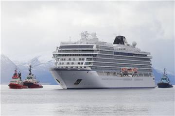 Die "Viking Sky" erreicht den Hafen von Molde.

