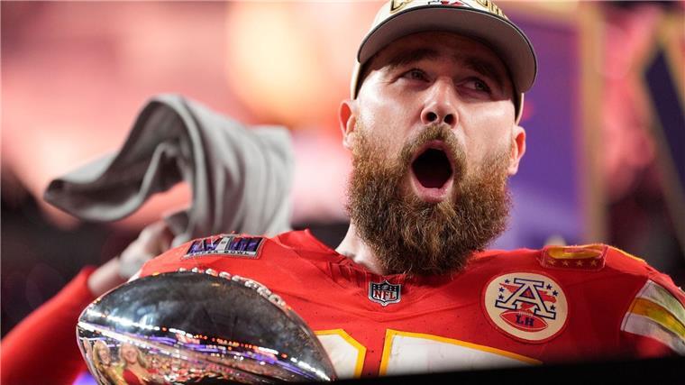 Jetzt wieder Football: Kelces Chance auf NFL-Geschichte Die Vince Lombardi Trophy ist das große Ziel für Travis Kelce und die Kansas City Chiefs.
