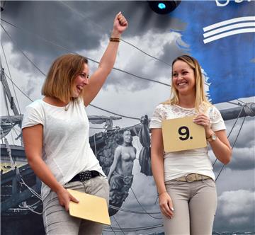 Die Vizekönigin Saskia Neese (24) aus Bexhövede und Marktkönigin Gina Knieriem (...