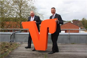 Die Volksbank-Vorstände Uwe Kordes (links) und Frank Koschuth packen an und sind sich sicher: Auch wenn die Herausforderungen für das regionale Geldhaus nicht weniger werden, ist man auf einem guten Kurs in die Zukunft.