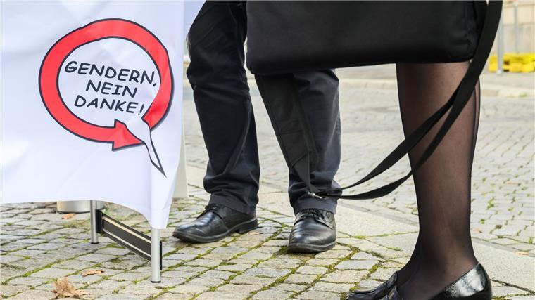 Volksinitiative gegen Gendern fehlen noch Unterschriften Die Volksinitiative fordert unter anderem, dass in Behördentexten nicht gegendert werden darf. (Archivbild)