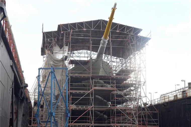 Bremerhaven: Baugerüst rund um "Gorch Fock" wird abgebaut Die Vorbereitungen für das Ausdocken der "Gorch Fock" laufen auf der Bredo Werft in Bremerhaven.