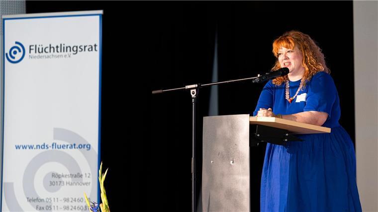 Flüchtlingsrat kritisiert Migrationspolitik Die Vorstandsvorsitzende vom Flüchtlingsrat Niedersachsen Claire Deery moderiert die Jubiläumsveranstaltung am Samstag.