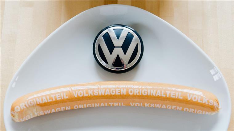 VW erreicht Absatzrekord - bei der Currywurst Die VW-Currywurst ist nicht nur in den Werkskantinen erhältlich, sondern auch in vielen Supermärkten. (Archivfoto)