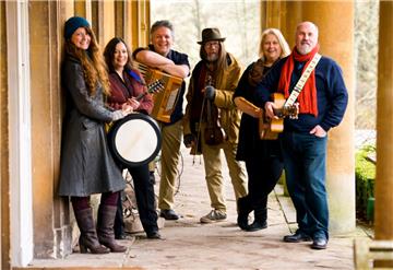 Die walisische Band Allan Yn Y Fan spielt heute in Thieles Garten keltische Musik.