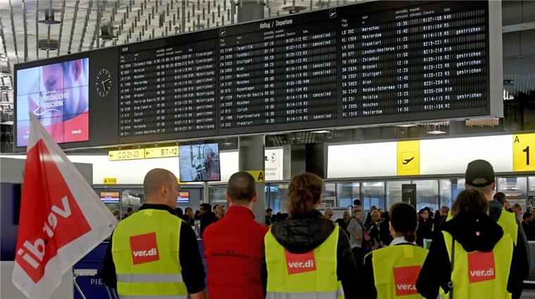 Warnstreiks: So sieht die Lage an den Flughäfen im Norden aus Die Warnstreiks an acht deutschen Flughäfen - wie hier in Hannover - haben begonnen.