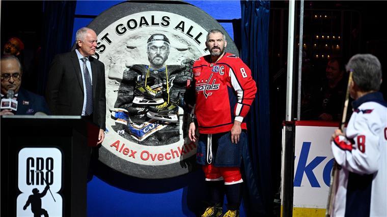 Owetschkin erneut für Rekord geehrt - dann wichtiger Sieg Die Washington Capitals haben Alexander Owetschkin für seinen Torrekord in der NHL geehrt.