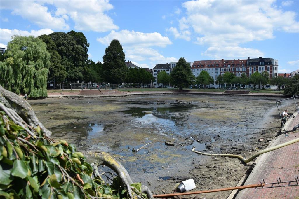 Die Wasserfläche ist inzwischen auf wenige Pfützen geschrumpft. Wer am Montag au...