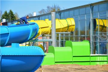 Die Wasserrutsche in der Moortherme in Bad Bederkesa wächst. 