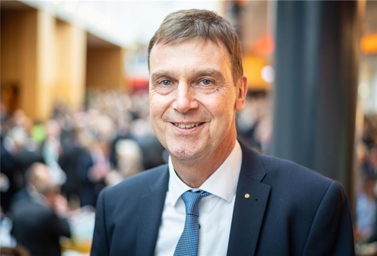 Landrat Bielefeld: „Müssen die Welle brechen“ „Die Welle brechen“: Landrat Kai-Uwe Bielefeld (parteilos) will die Kapazitäten beim Gesundheitsamt ausbauen.