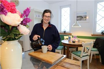 Die Welt zu Gast in Osterndorf: Myriam Bottke bietet über das Portal Airbnb Zimmer auf dem platten Land an.