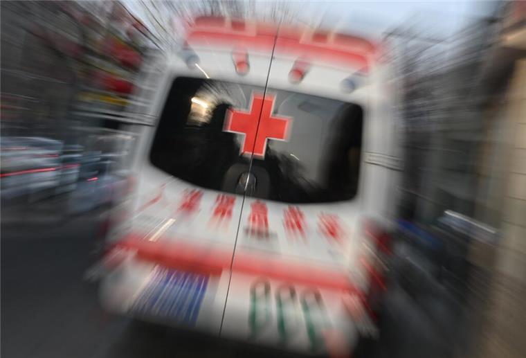 Ein chinesischer Krankenwagen von hinten