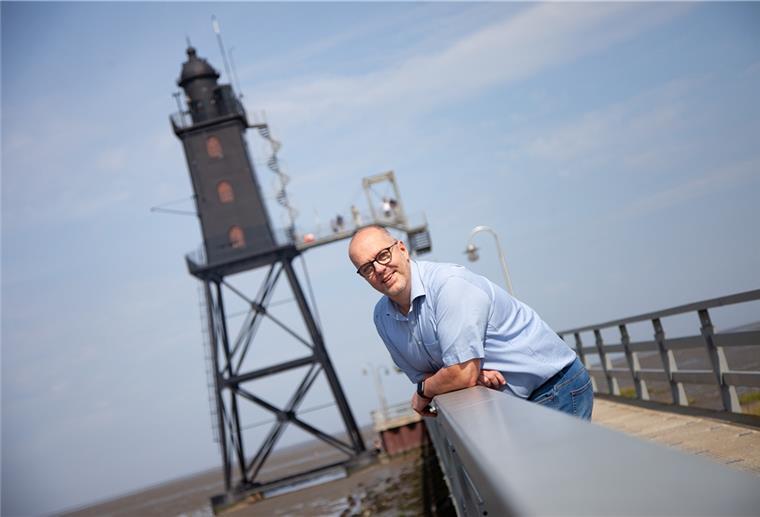 Die wenige Freizeit, die Pascal Comte zurzeit hat, genießt er am liebsten direkt am Meer - wie hier am Leuchtturm Obereversand in Dorum-Neufeld.