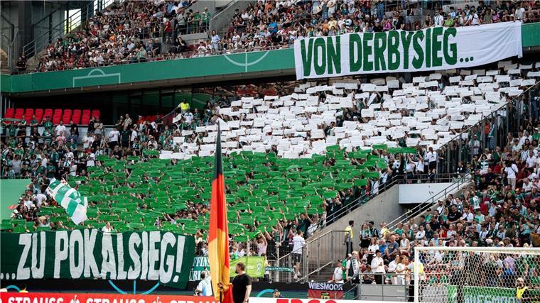 Werder-Coach Horsch: „Richtig geile Pokalreise“ Die Werder-Fans sorgten in Köln für eine tolle Atmosphäre.