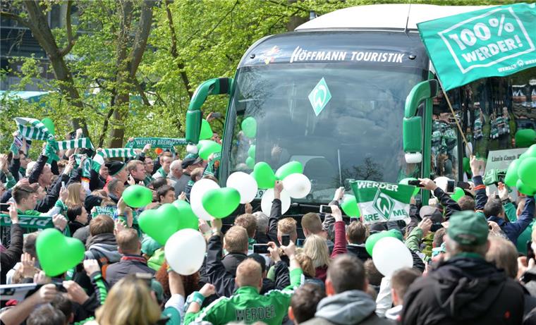 Die Werder-Mannschaft darf sich am Sonnabend wieder auf einen großen Empfang freuen - wie hier beim Heimspiel gegen Augsburg.