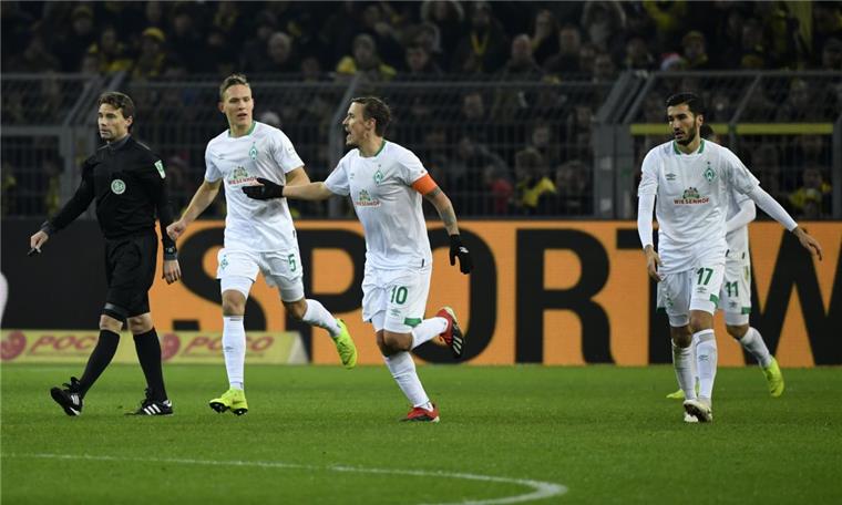 Werder Bremen: So gut verstehen sich Kruse und Sahin Die Werder-Profis Max Kruse und Nuri Sahin beim Spiel gegen Borussia Dortmund.