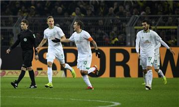 Die Werder-Profis Max Kruse und Nuri Sahin beim Spiel gegen Borussia Dortmund. 