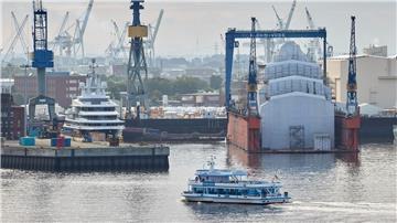 Die Werft Blohm+Voss befindet sich auf der Halbinsel Steinwerder im Hamburger Hafen.
