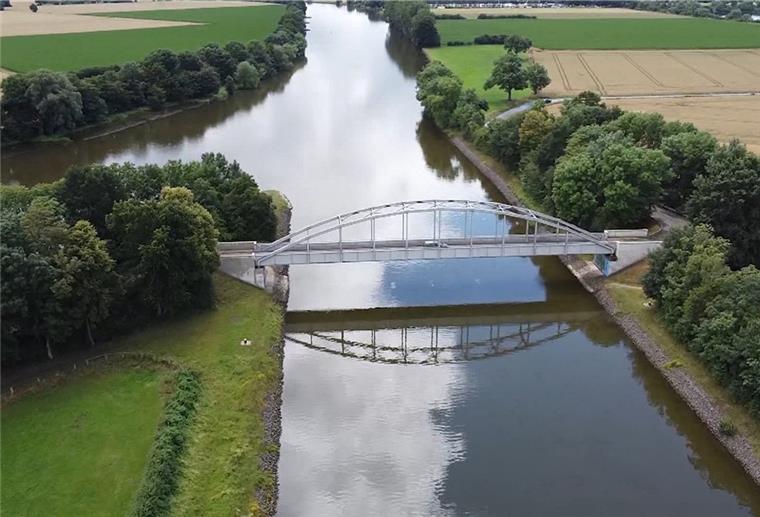 Tote Frau (19) in der Weser: Vierter Haftbefehl erlassen Die Weser bei Balge im Kreis Nienburg - an dieser Stelle wurde Ende April die Leiche einer 19-Jährigen entdeckt, die mit einer Steinplatte am Körper lebend ertränkt worden war.