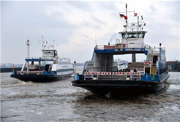 Die Weserfähre ist ab sofort wieder mit beiden Schiffen zwischen Bremerhaven und Blexen unterwegs.