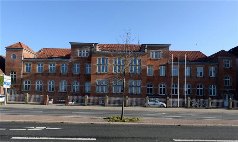 Timeport I wird erneut saniert Die West-Seite der ehemaligen Kaiserlichen Post wird erneut saniert. Vorausgegangen war ein jahrelanger Rechtsstreit.