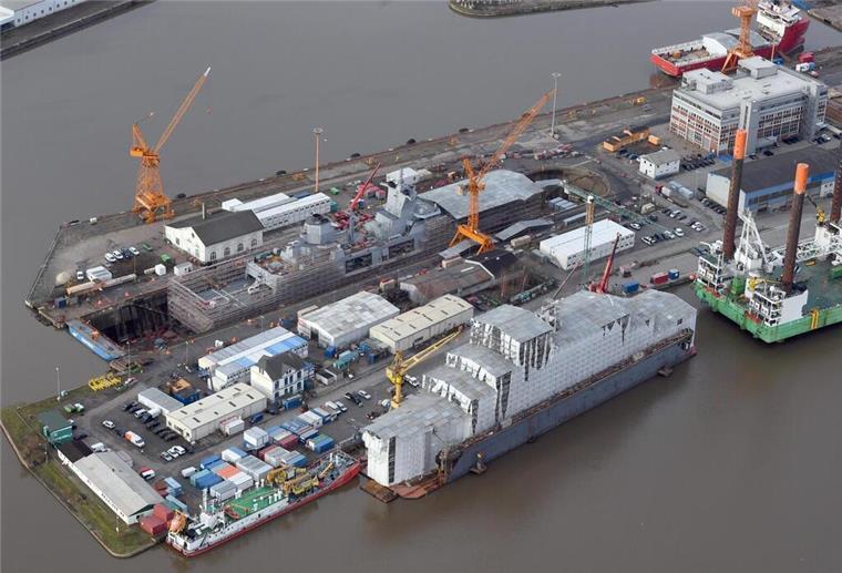 60 Millionen für den Kaiserhafen: Senat segnet Sanierung der Westkaje ab Die Westkaje im Kaiserhafen mit verhülltem Schiff im Dock und einem Offshore-Errichterschiff. Später wird hier das große Schwimmdock der Werft unterkommen.