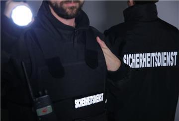 Mitarbeiter eines Sicherheitsdienstes