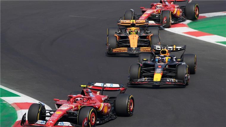Verstappen-Rückschlag im WM-Duell nach Doppelstrafe Die WM-Rivalen kämpfen um jeden Platz.