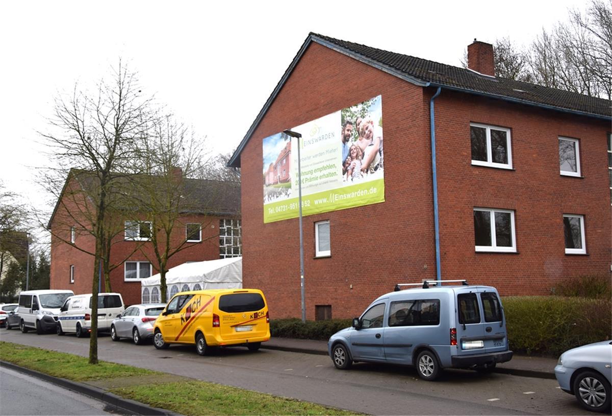 Schritt für Schritt für ein schöneres Einswarden Die Wohnungsbaugesellschaft Nordwohnen bietet in den Engländerhäusern in der Werftstraße möblierte Apartments an. Damit möchte das Unternehmen vor allem jungen Menschen in der Ausbildung bezahlbaren Wohnraum anbieten. Fotos: Reiprich