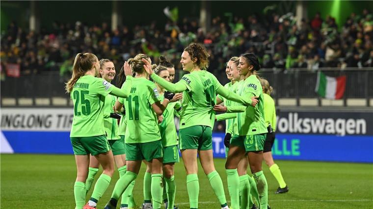 Schwere Lose für Frauen-Teams von Wolfsburg und FC Bayern Die Wolfsburgerinnen feiern den Einzug ins Viertelfinale der Königsklasse.
