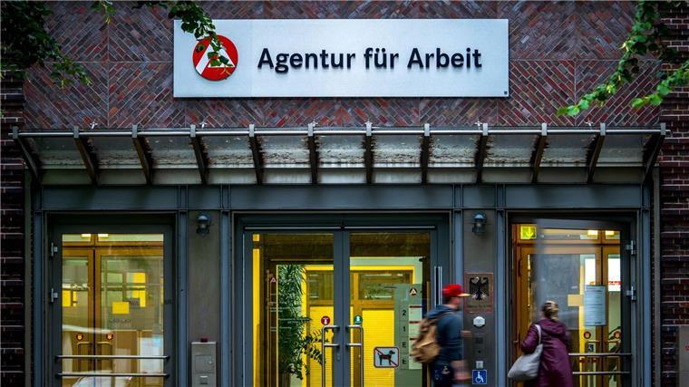 Die Zahl der Arbeitslosen im Land Bremen hat sich kaum verändert. Die Arbeitslosenquote liegt weiter bei 11,1 Prozent.