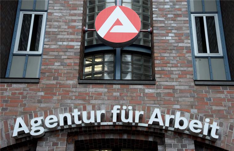 Die Zahl der Arbeitslosen ist im März gesunken. 