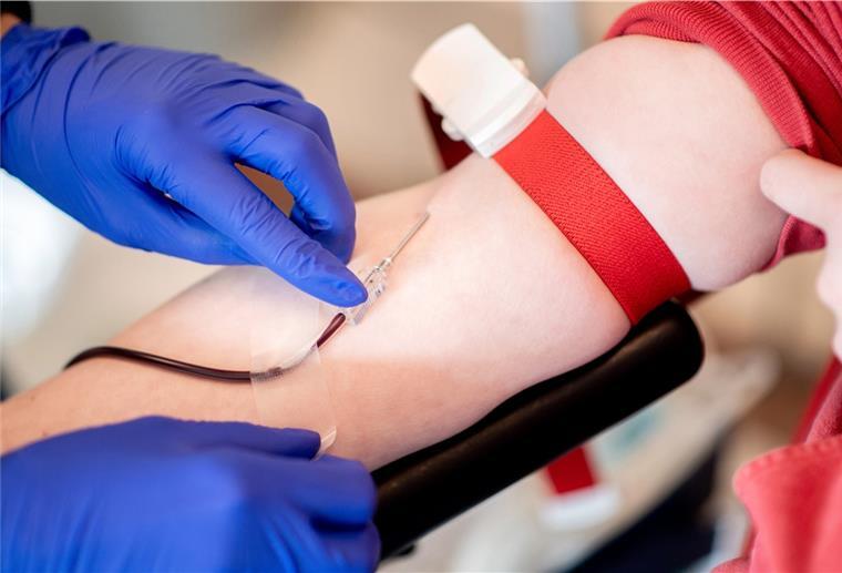 Blutspender werden dringend gesucht Die Zahl der Blutspender ist in den letzten Monaten bedenklich zurückgegangen. Das führt zu Versorgungsengpässen vor allem in den Krankenhäusern.