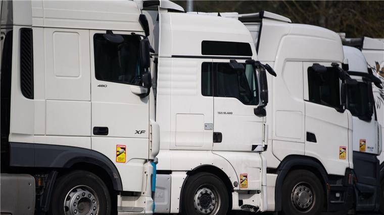 Reedereien und Blackrock sind auf Einkaufstour Die Zahl der Fusionen und Übernahmen im Straßentransport hat im Zeitvergleich abgenommen. (Archivbild)