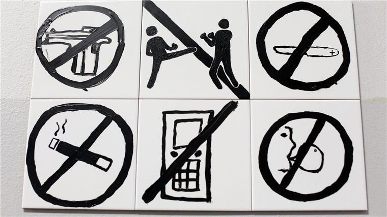 Die Zahl der Gewalttaten an Schulen hat in Niedersachsen dem Landeskriminalamt zufolge 2023 zugenommen. (Symbolbild)