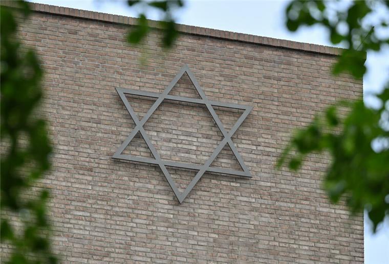 So viele wie noch nie: Antisemitische Vorfälle erreichen neuen Höchststand in Niedersachsen Ein Davidstern ist am Gebäude des neuen Synagogenzentrums Potsdam zu sehen.