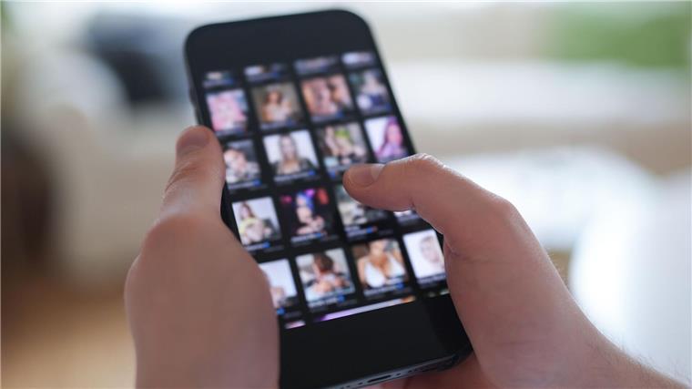 Die Zahl der von digitaler Gewalt betroffenen Mädchen und Frauen steigt - Niedersachsen will dagegen vorgehen. (Symbolbild)