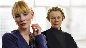 Die zarte Freundschaft zwischen Sheba Hart (Cate Blanchett, l) und Barbara Covett (Judi Dench) entwickelt sich nach kurzer Zeit in eine neue Richtung.