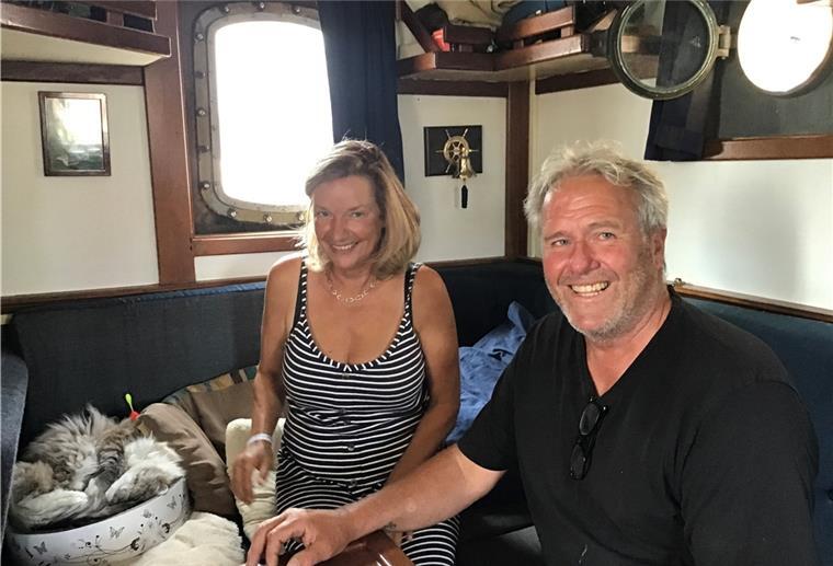 Das Segelschiff „Zephyr“: Windgott mit dem Dachgarten Die "Zephyr" ist 1931 mal als Motor-Frachter in Holland vom Stapel gelaufen. 1994 hat der Utrechter Jan Kuik sie vom norwegischen Eigner gekauft und eigenhändig zum Charter-Segler umgerüstet . Mit seiner Frau Louzina lebt er auch auf dem Schiff.