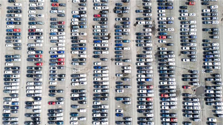Autobauer kämpfen mit China-Flaute und Trump-Zöllen Die Zölle von US-Präsident Trump kommen zur Unzeit für deutsche Autobauer. (Archivbild)