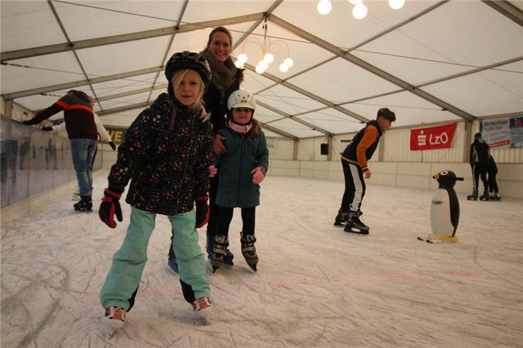 Um die Zukunft des Nordenhamer Eiszelts wird gerungen Die Zukunft des Eiszelts in Nordenham ist gefährdet.