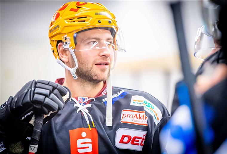 Sieben Spieler verlassen die Pinguins Die Zukunft von Pinguins-Spieler Alex Friesen ist noch nicht entschieden. Der Stürmer ist noch in Gesprächen mit den Verantwortlichen.