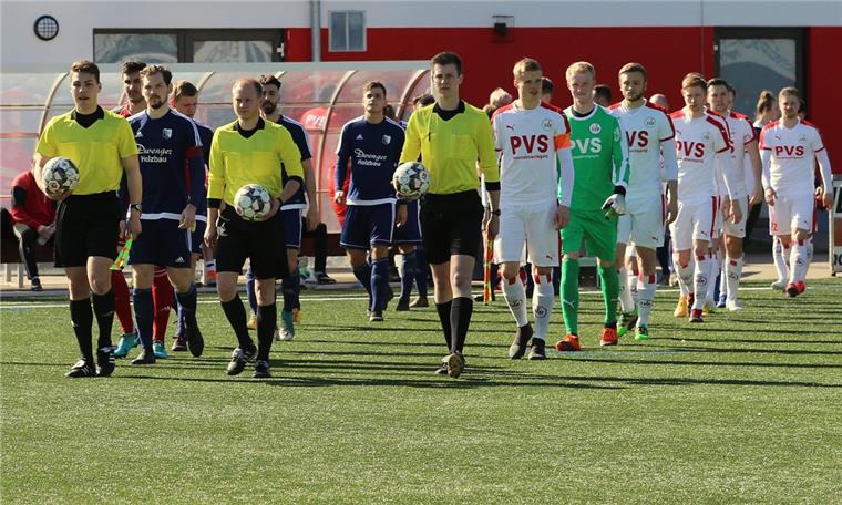 Ex-Regionalligaspieler trainiert den SV Brake in der nächsten Saison Die zurzeit in der Landesliga spielende Herrenmannschaft des SV Brake (weiße Trikots) wird in der nächsten Saison von einem B-Lizenz-Inhaber trainiert.