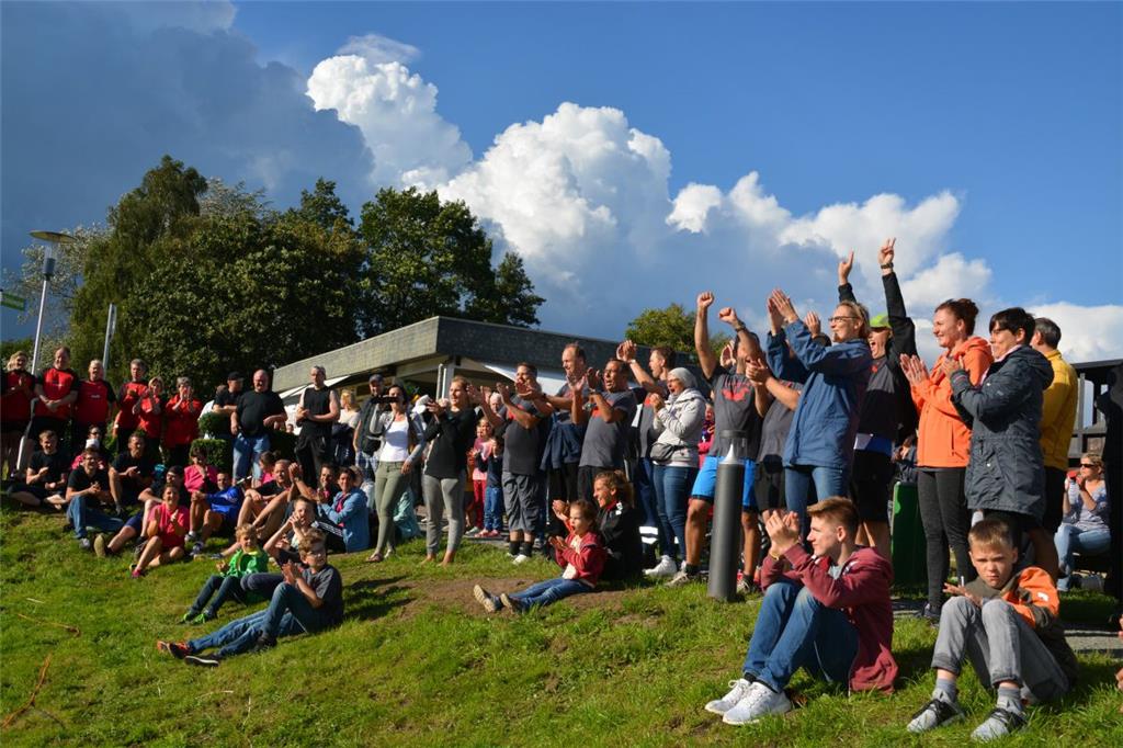 Die Zuschauer haben ihren Spaß. Foto: Scheiter