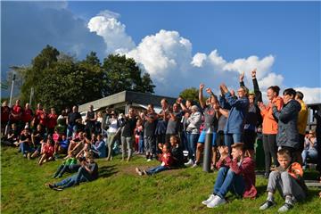 Die Zuschauer haben ihren Spaß. Foto: Scheiter