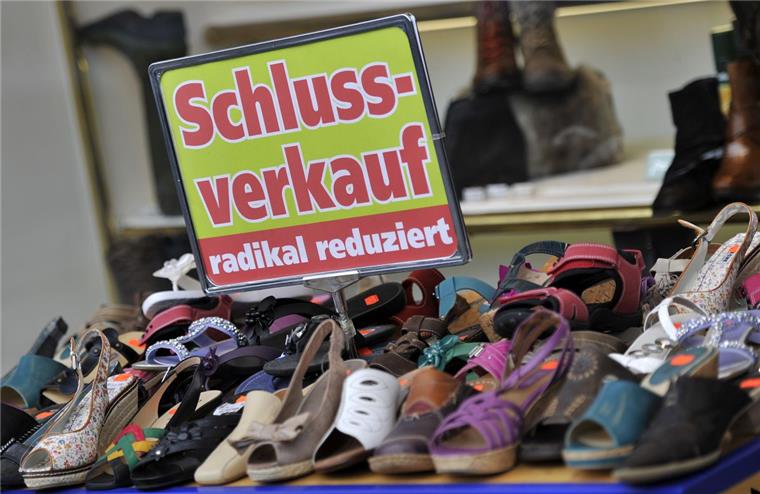 Unbekannte klauen 100 Paar Schuhe in Stade Diebe haben es in Stade auf Schuhe abgesehen.