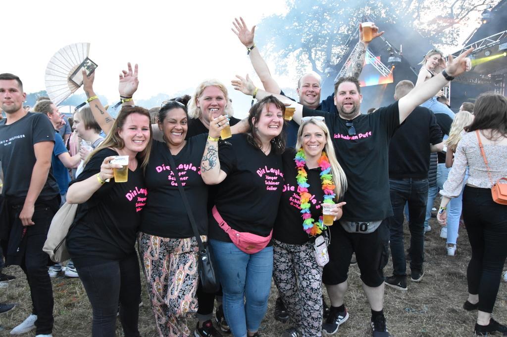 Dies Partyteam war wie viele andere zu "Die Heide brennt" gekommen, um bei Festi...